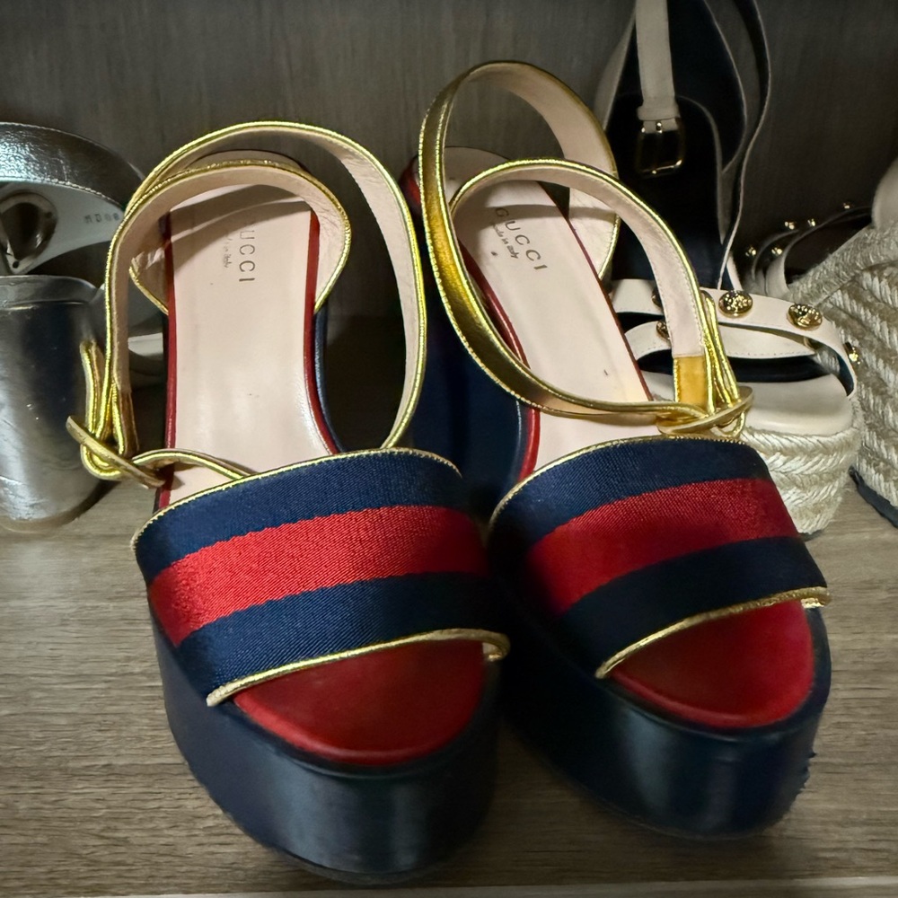Gucci Women's Red and Navy Platform Sandals